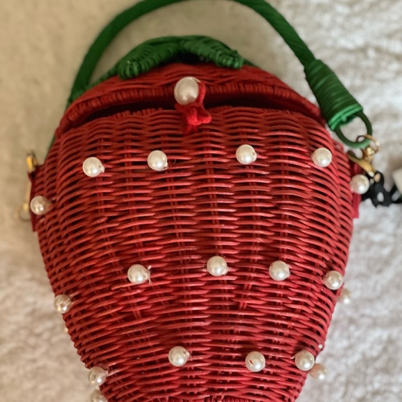 Kate Spade x Target Pearl-Embellished Strawberry Basket Bucket Bag - Picture 3 of 9